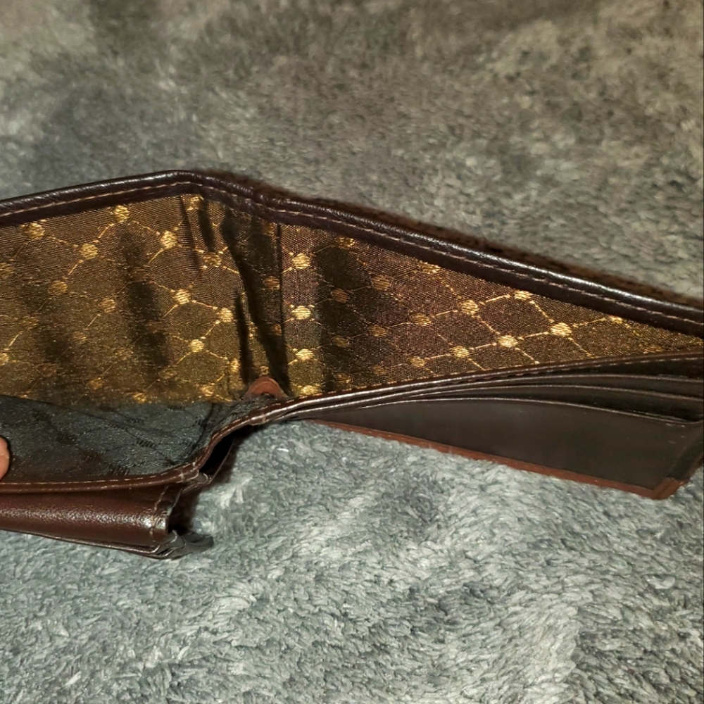 Perry Ellis Bi-Fold Wallet - Picture 4 of 5